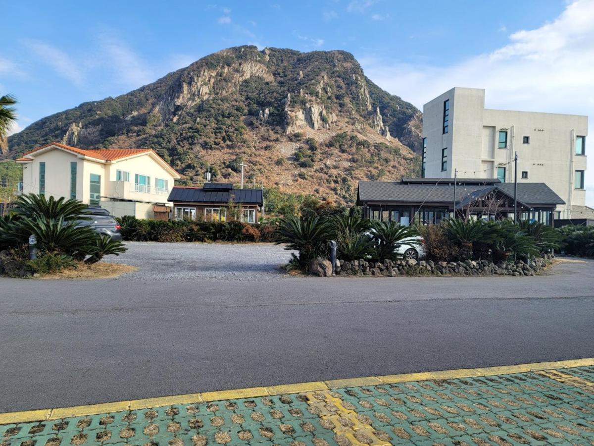 Sanbangsanae Resort Seogwipo Exterior photo