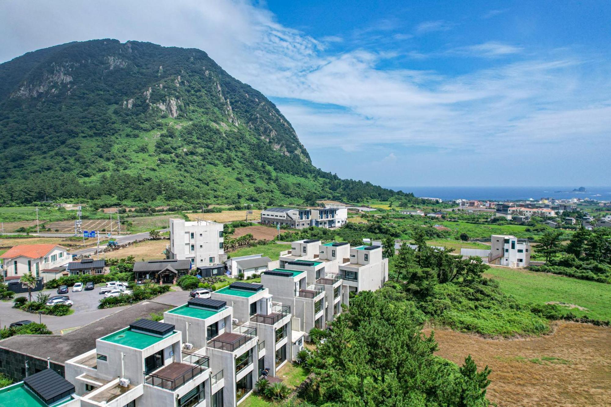 Sanbangsanae Resort Seogwipo Exterior photo